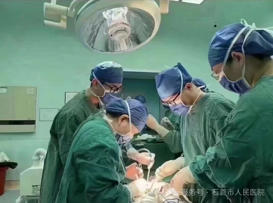 妙手祛除多年隐疾 锦旗赞誉仁心仁术——市人民医院妇科精准施治为患者解除巨大腹部包块困扰