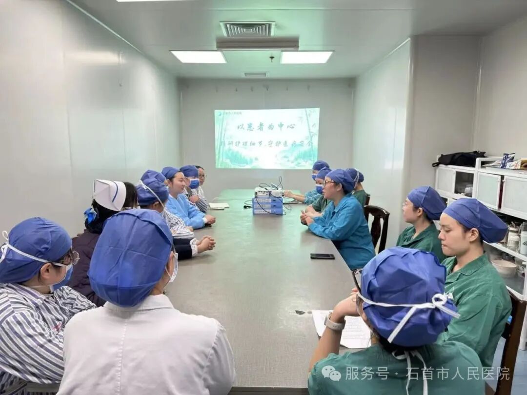 以沉浸式培训筑牢手术安全防线——市人民医院手术室开展“精准体位”角色体验活动