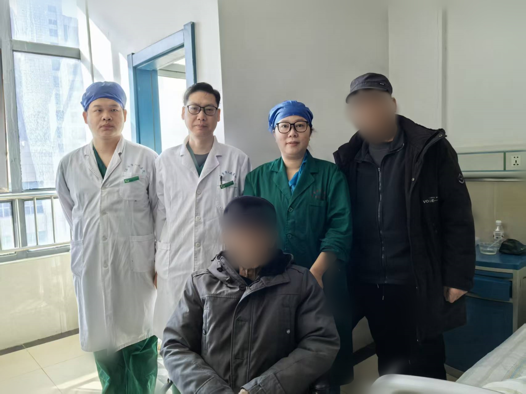 石首市人民医院成功为96岁高龄患者实施高难度膀胱结石手术