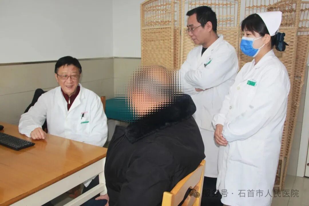 石首市人民医院成功实施高难度分期微创手术——复杂肝内胆管结石合并重症胆管炎患者获个体化救治